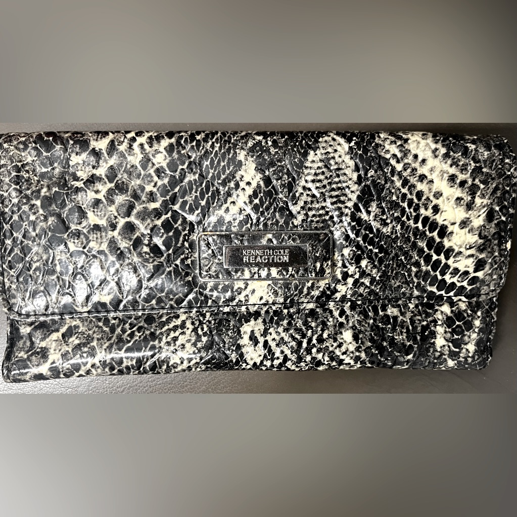 Brand New Kenneth Cole WalletPurse Brand New Kenneth Cole WalletPurse